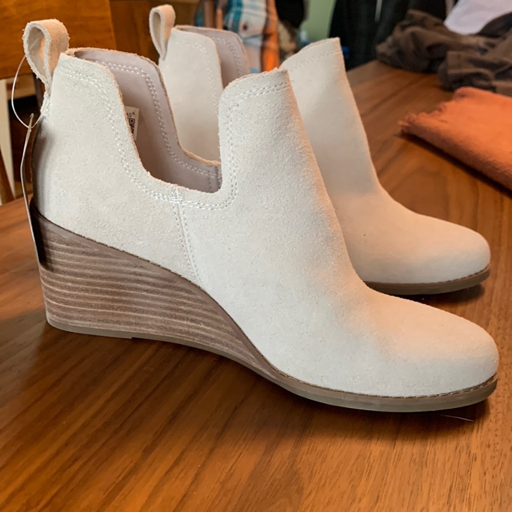TOMS Kallie Bootie - Bone Suede